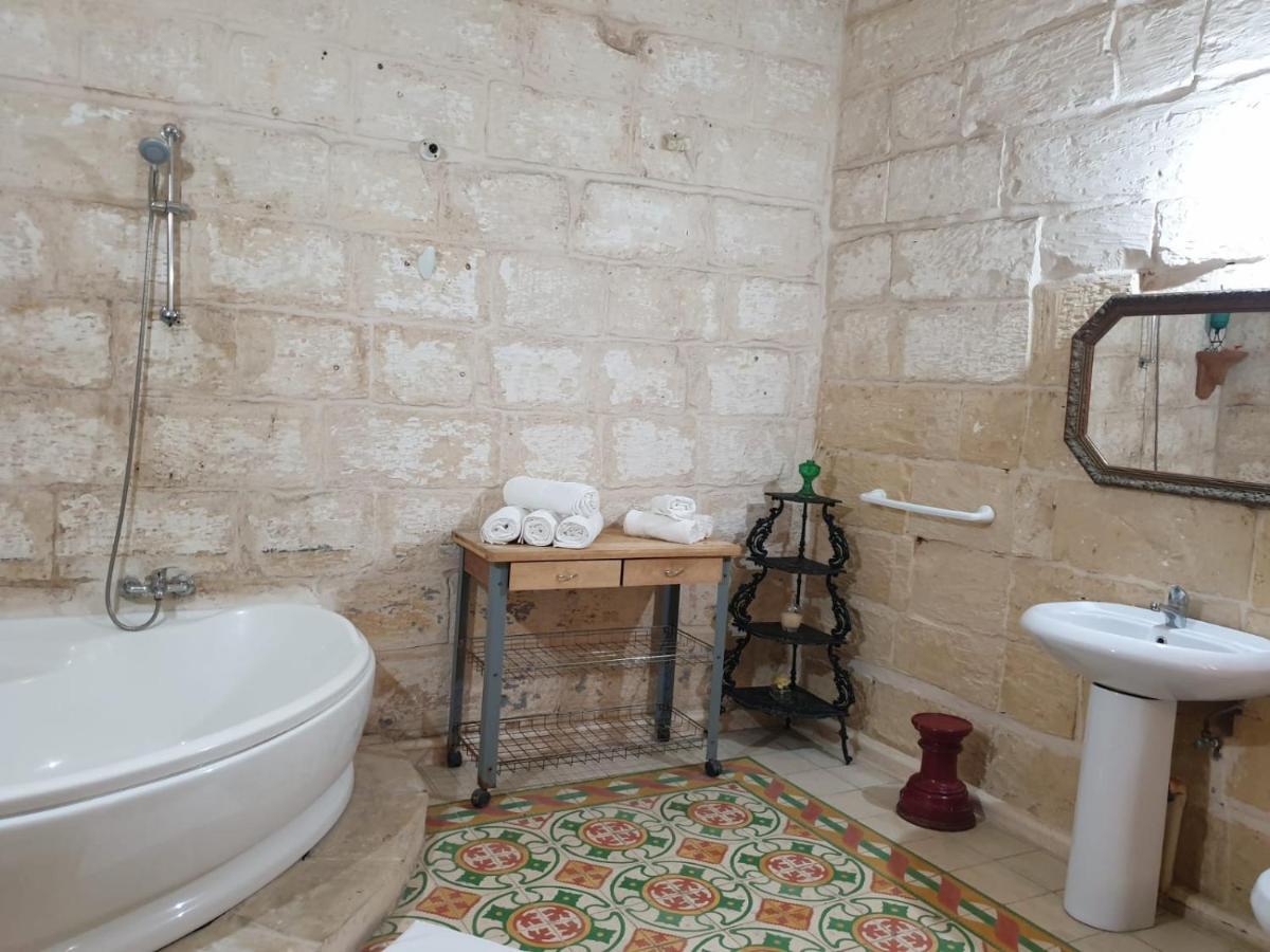 Tifkira Villa Биргу Екстериор снимка